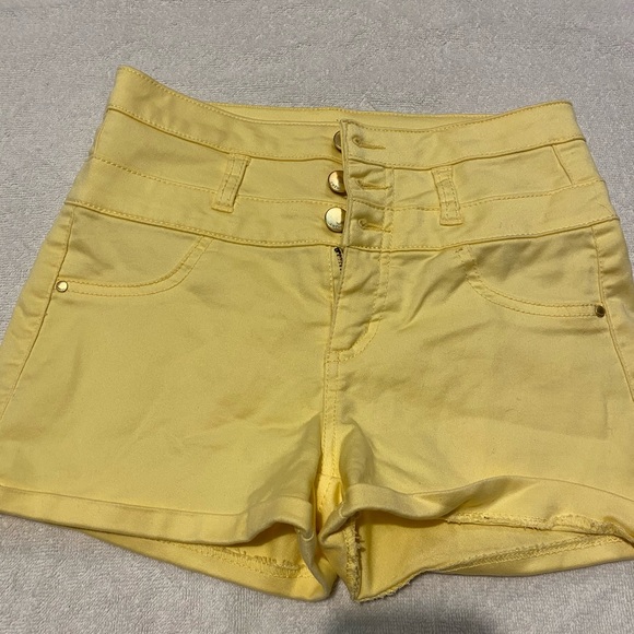 Yellow denim shorts SIZE 2 - Picture 2 of 2